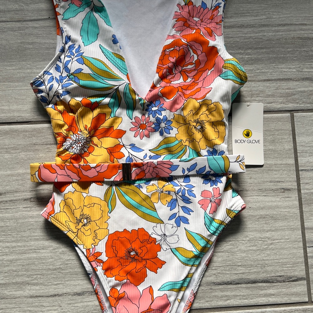 Body Glove women's White Floral One-Piece Swimsuit with Belt